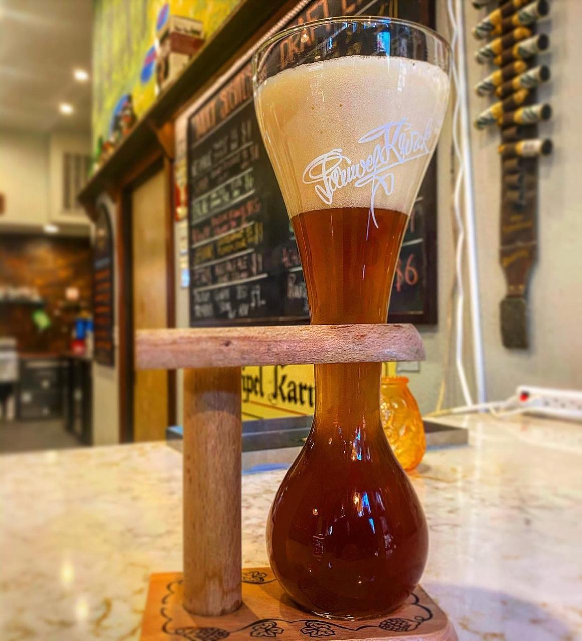 Kwak glass in wooden stand